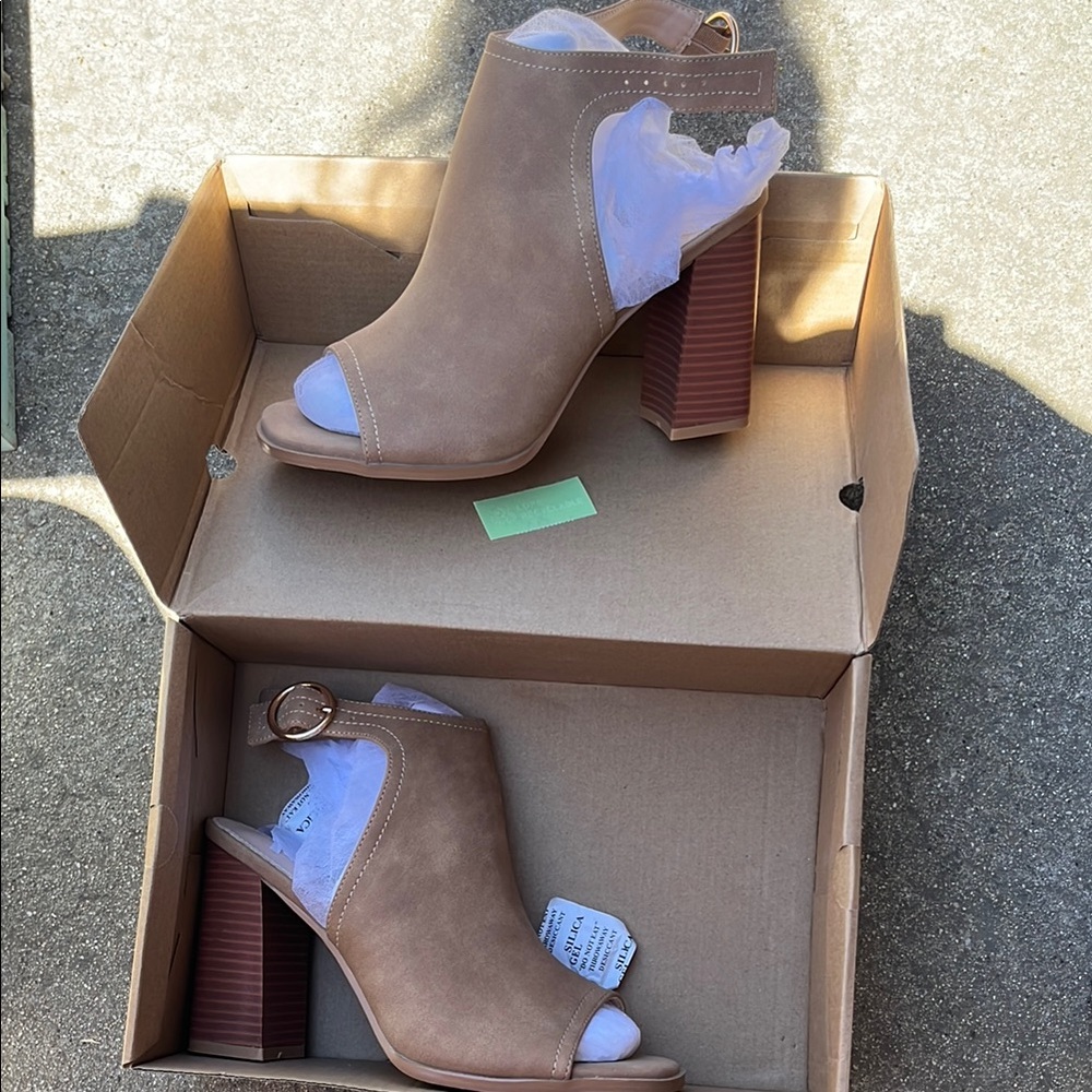 Elegant Tan Peep-Toe Heels